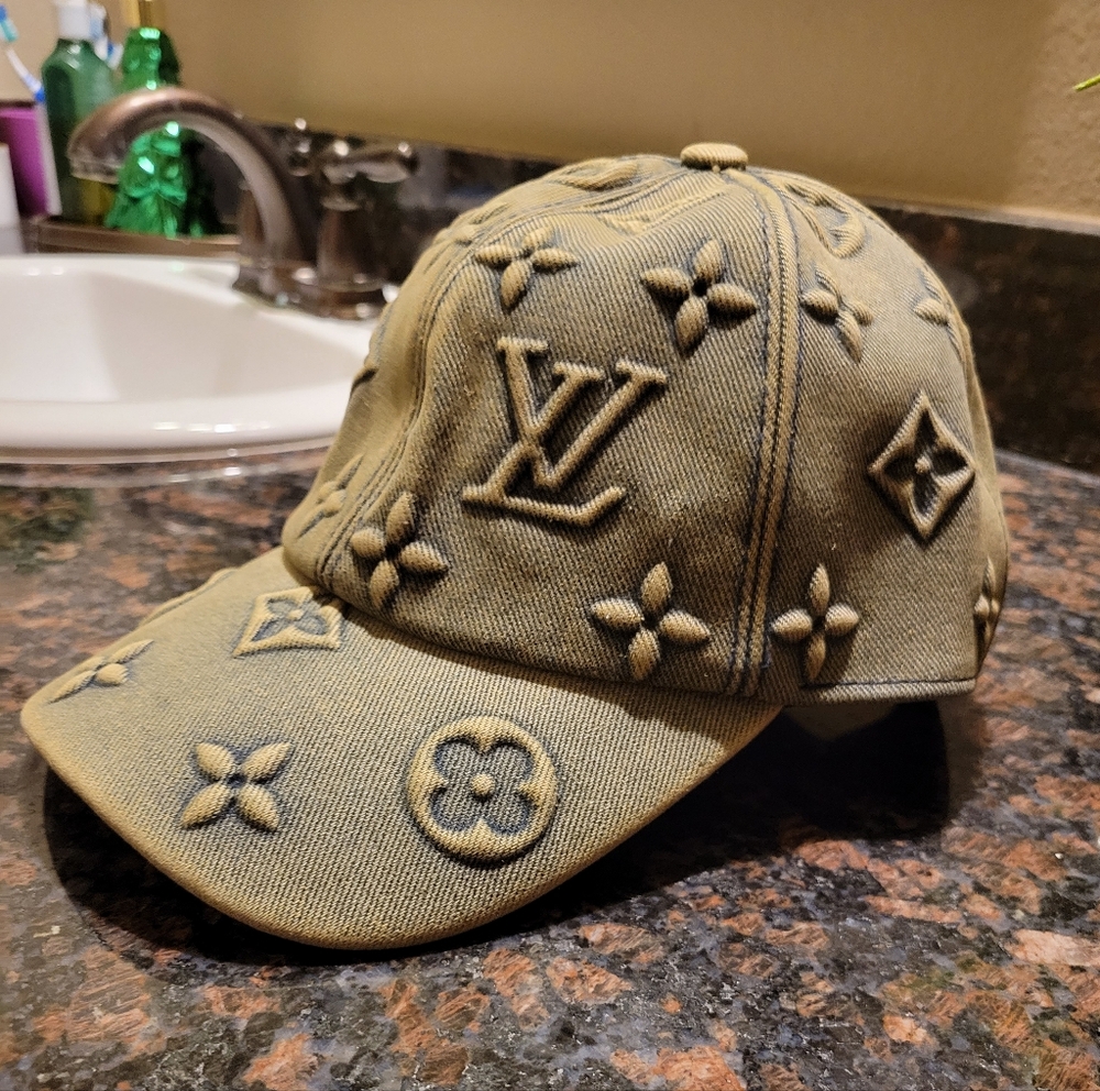Louis Vuitton Monogram Cap - Picture 3 of 11